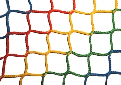 Dekorační síť polypropylénová Průměr šňůrky 3mm Velikost oka 45mm Beuzuzlová polypropylénová síť Barvy jsou pravidelné - modrá, červená, žlutá, zelená UV stabilizovaná. Nenasákavý materiál Polypropylénová dekorační síť je estetický prvek, který se použív